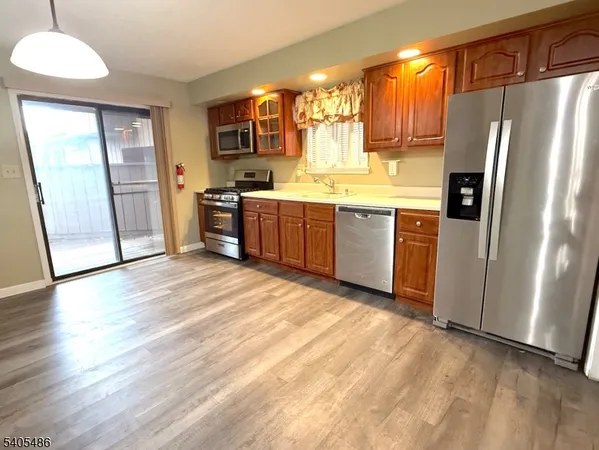$475,000 | 237 Kingsberry Drive, Unit 237, Somerset, NJ 08873