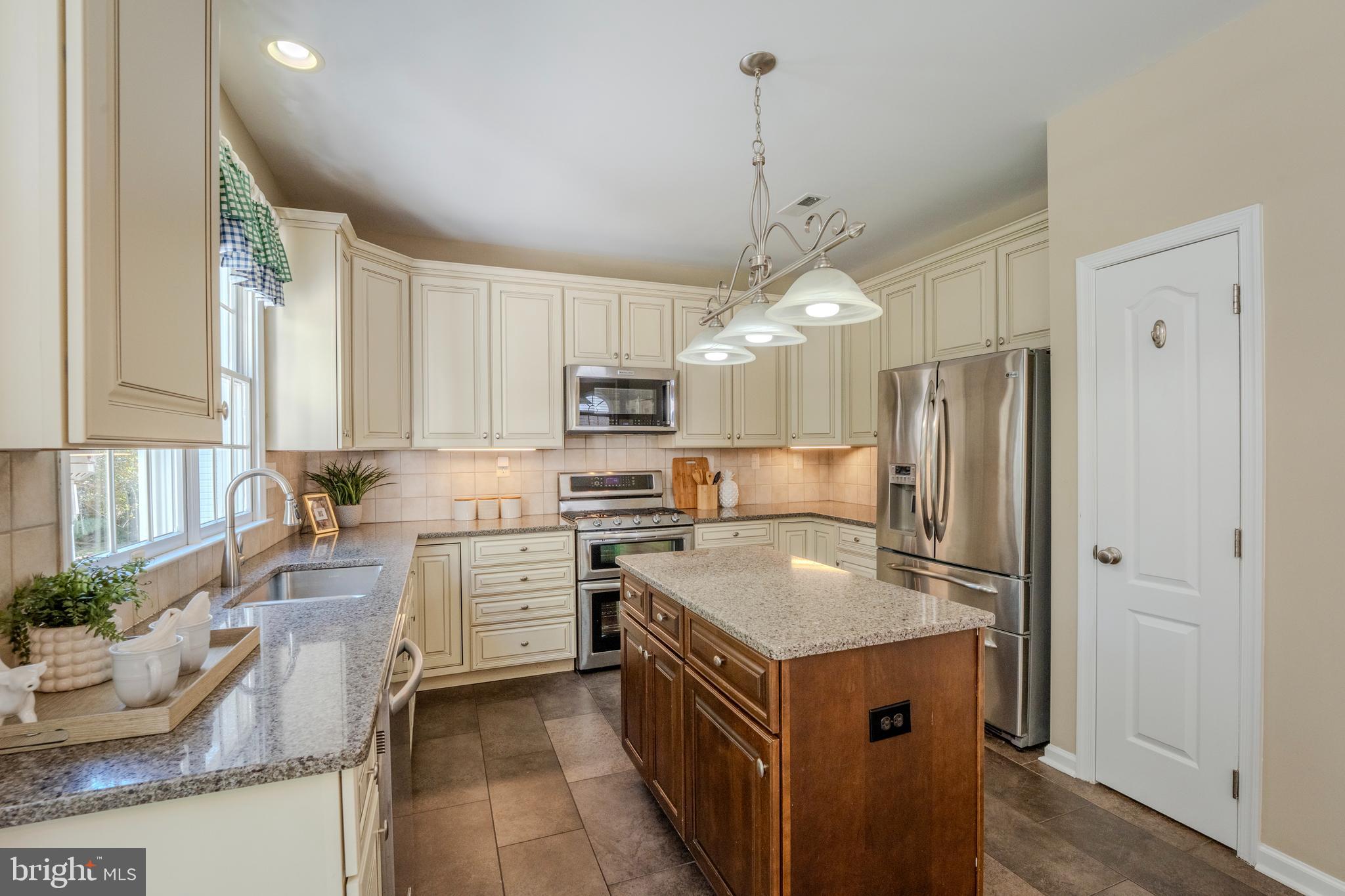 1327 Murray Downs Way Reston, VA 20194 - Photo 13 of 70 Kitchen