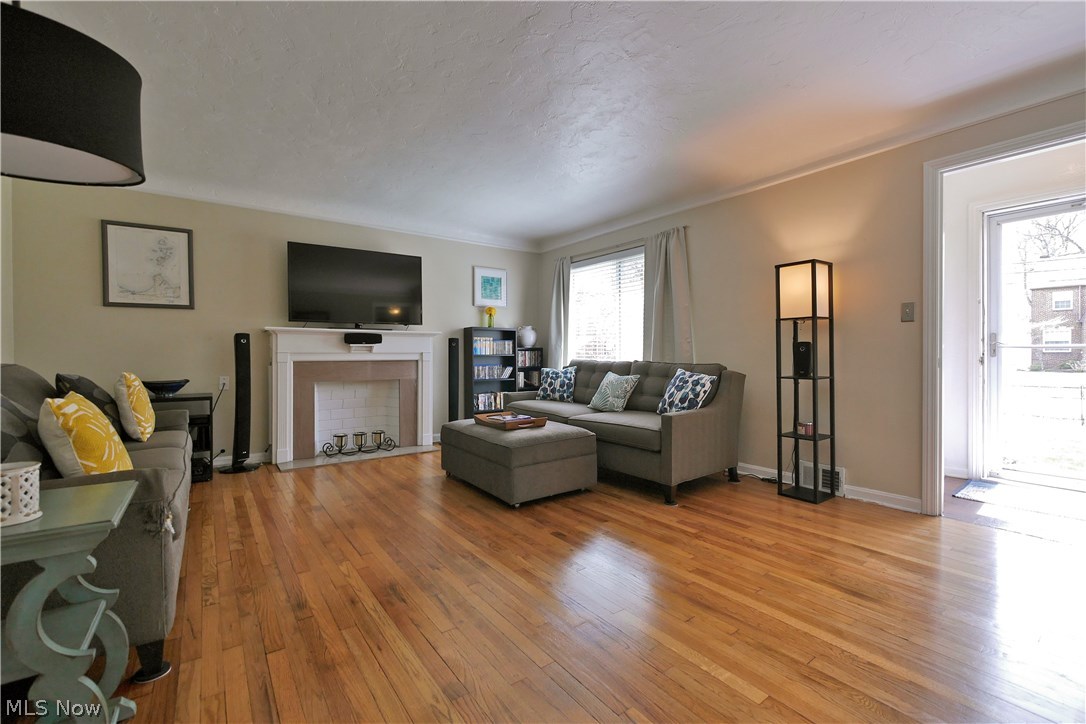 21982 Eaton Road Cleveland, OH 44126 - Photo 4 of 33 Gallery Image 4