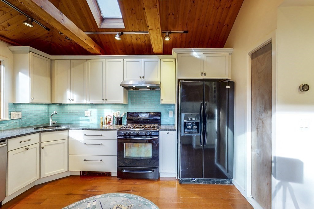 55 Carleton Street Newton, MA 02458 - Photo 8 of 34