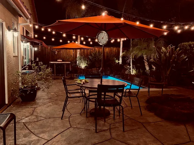 a view of a backyard with plants and lake