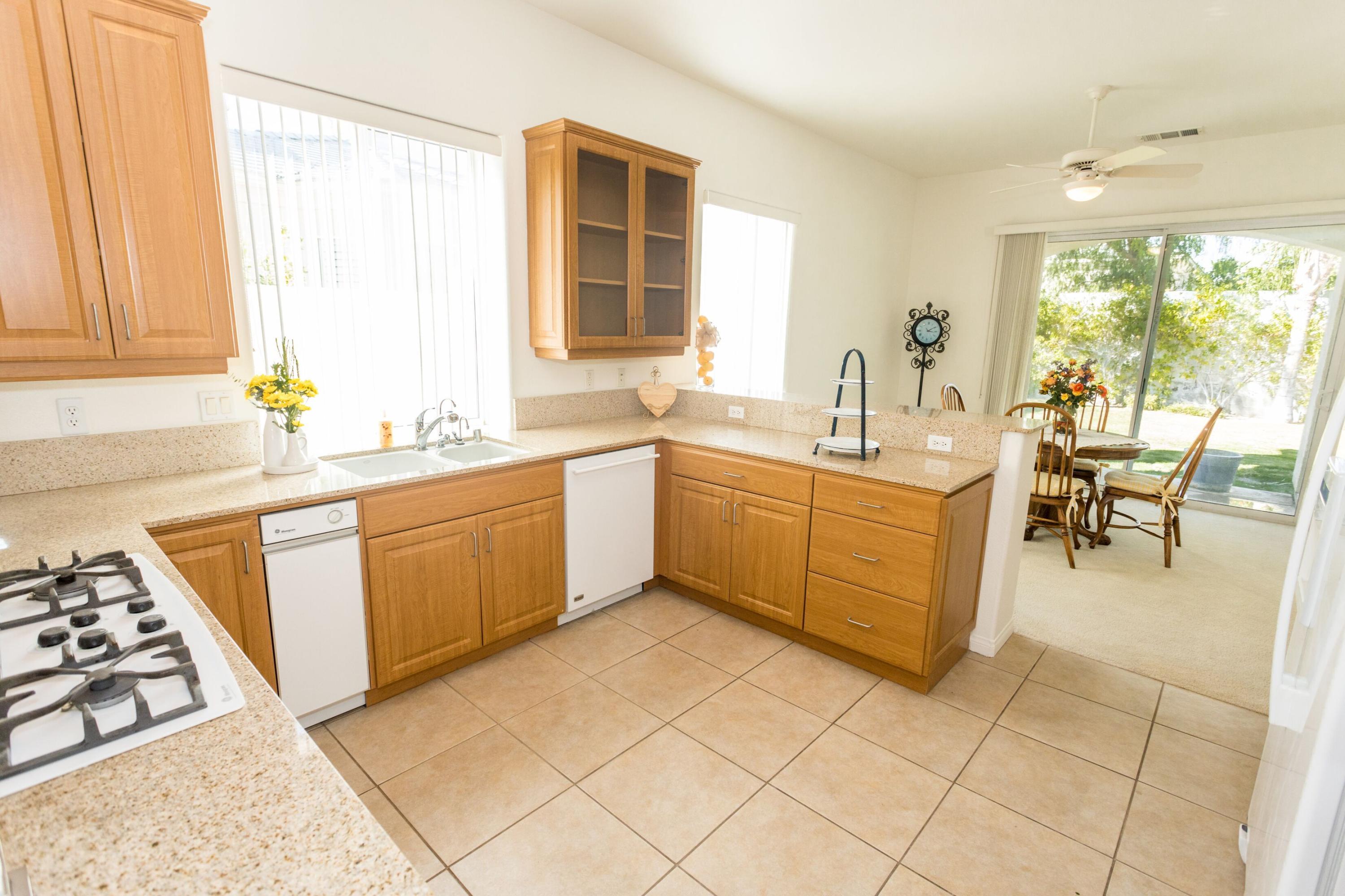 44 Provence Way Rancho Mirage, CA 92270 - Photo 4 of 41 BENeYpcg