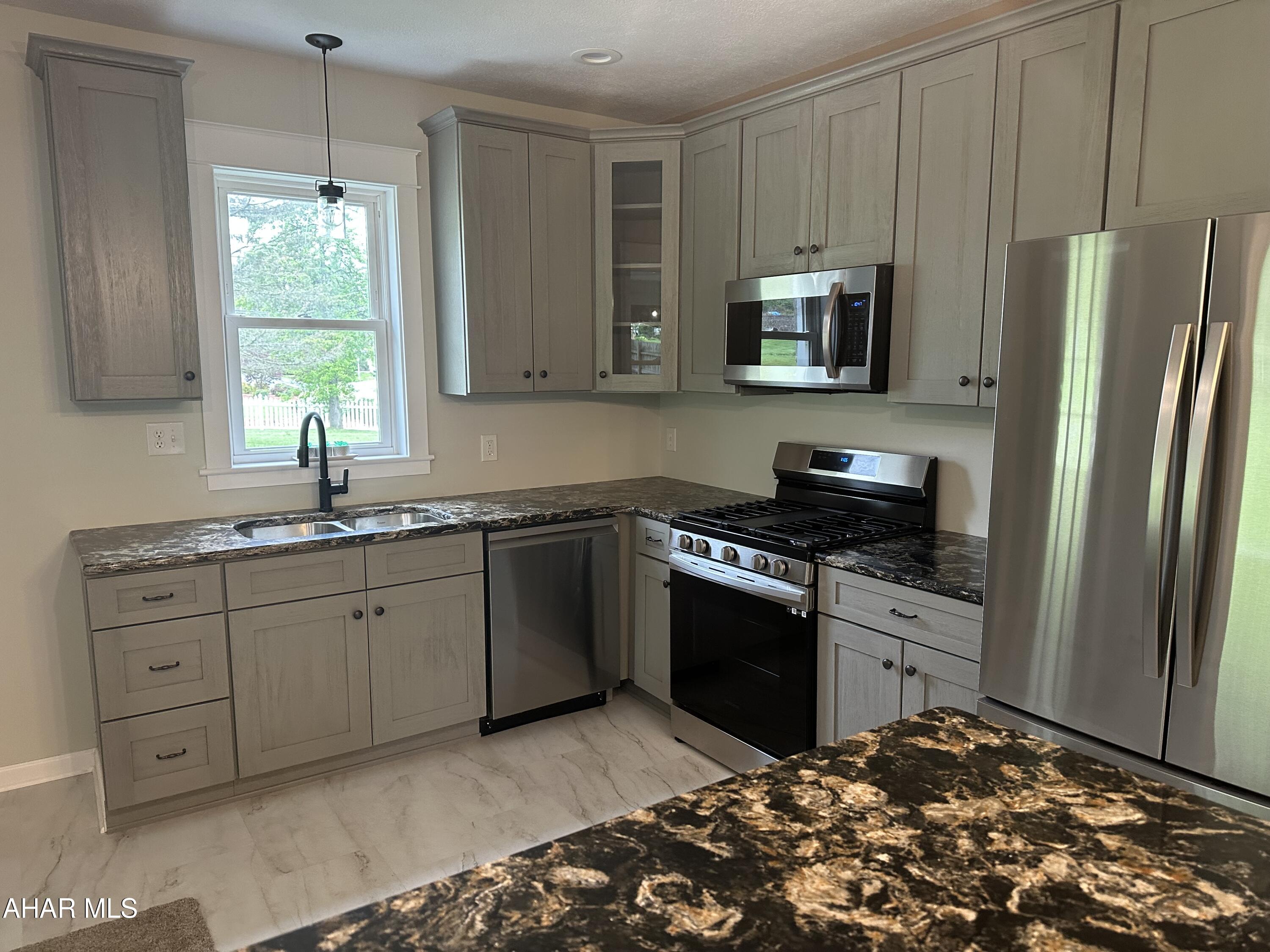 1761 Princeton Road Altoona, PA 16602 - Photo 5 of 22