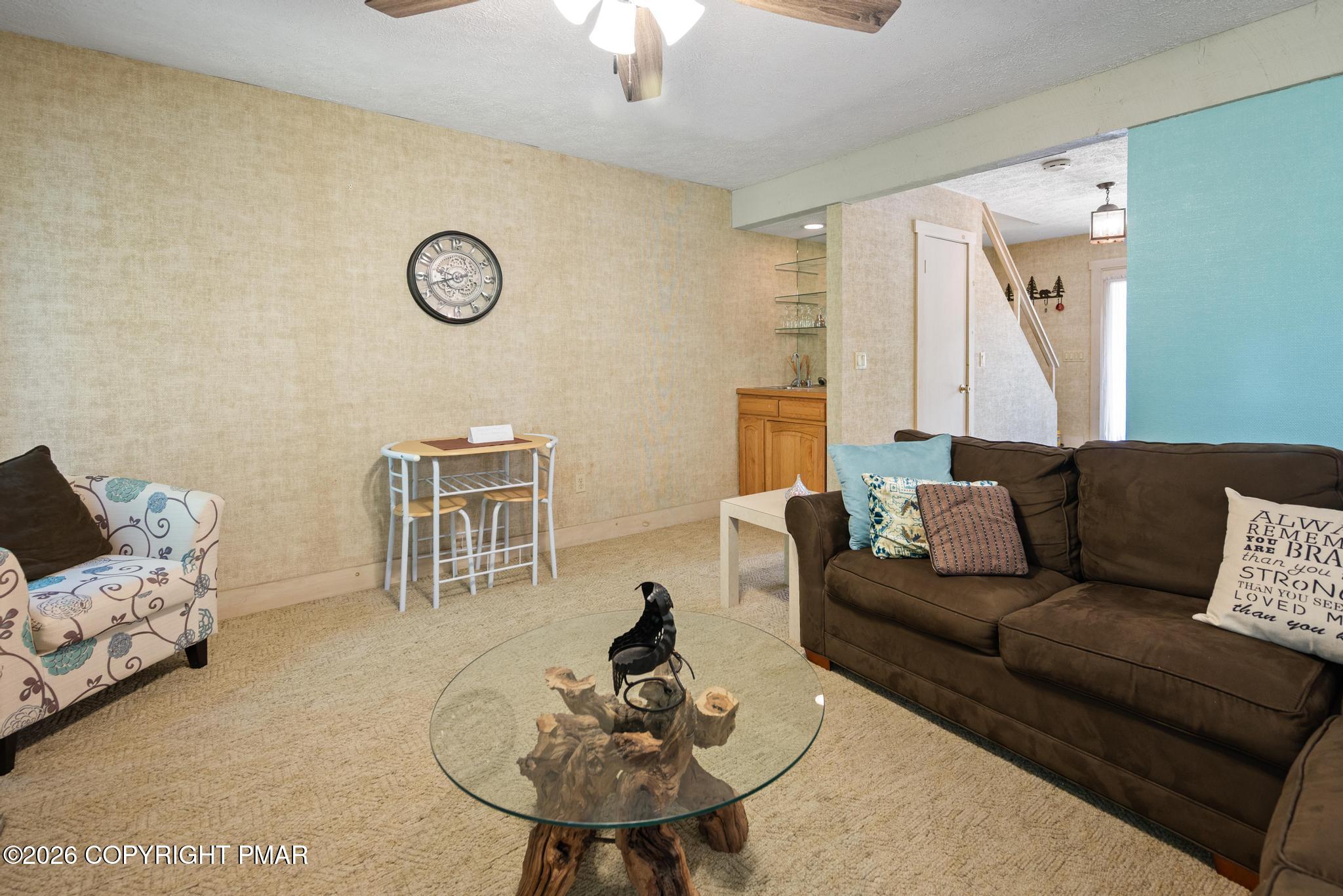 525 Rondaxe Lane Pocono Pines, PA 18350 - Photo 8 of 33 Living Room