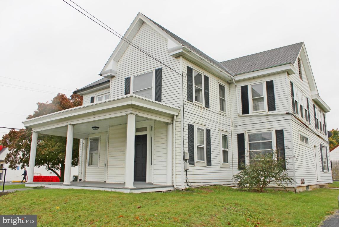 2 Twin Brook Road Lititz, PA 17543 - Photo 1 of 29 front view of house with a yard