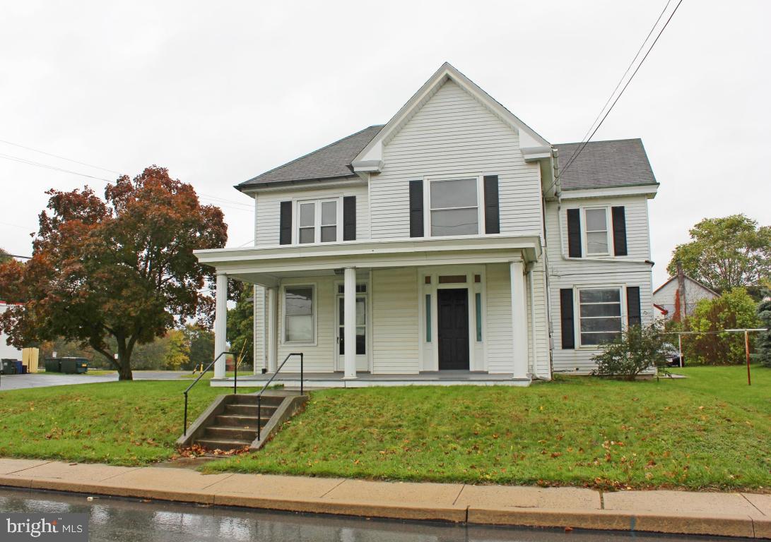 2 Twin Brook Road Lititz, PA 17543 - Photo 29 of 29 a front view of a house with garden