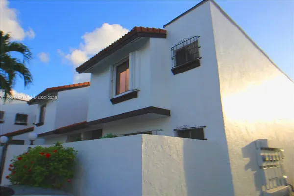 $2,900 | 1221 Southwest 124th Court, Unit 26E, Miami, FL 33184