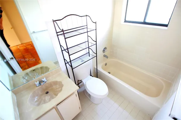 $2,900 | 1221 Southwest 124th Court, Unit 26E, Miami, FL 33184