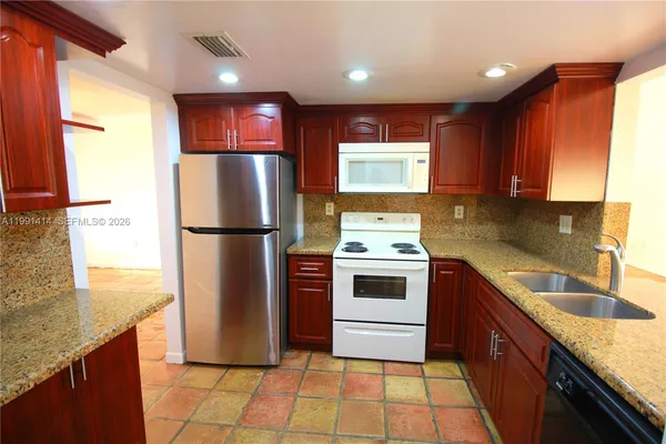 $2,900 | 1221 Southwest 124th Court, Unit 26E, Miami, FL 33184