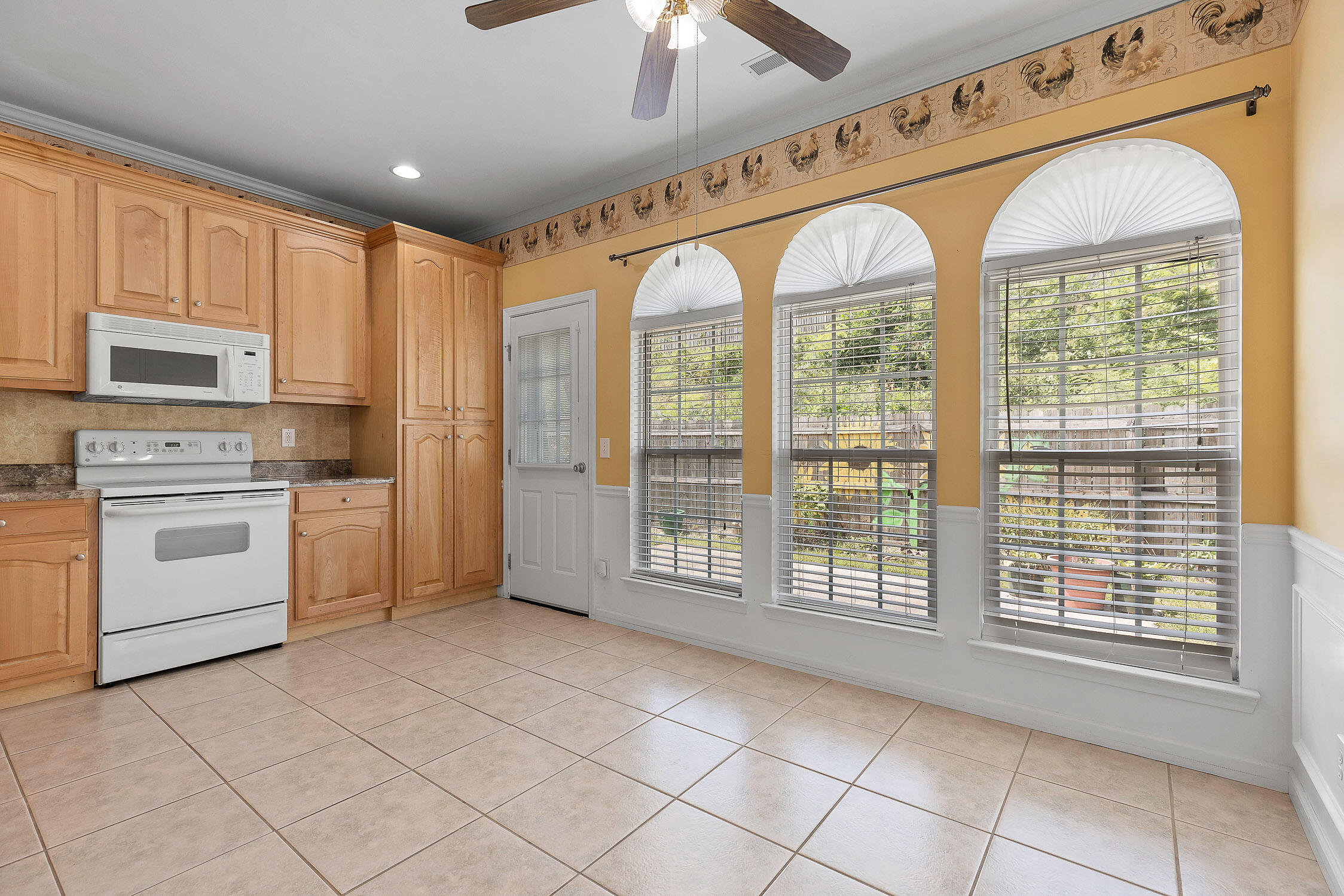 1901 Middle Summit Drive, Unit 123 Dalton, GA 30721 - Photo 3 of 30 Middle Summit-14