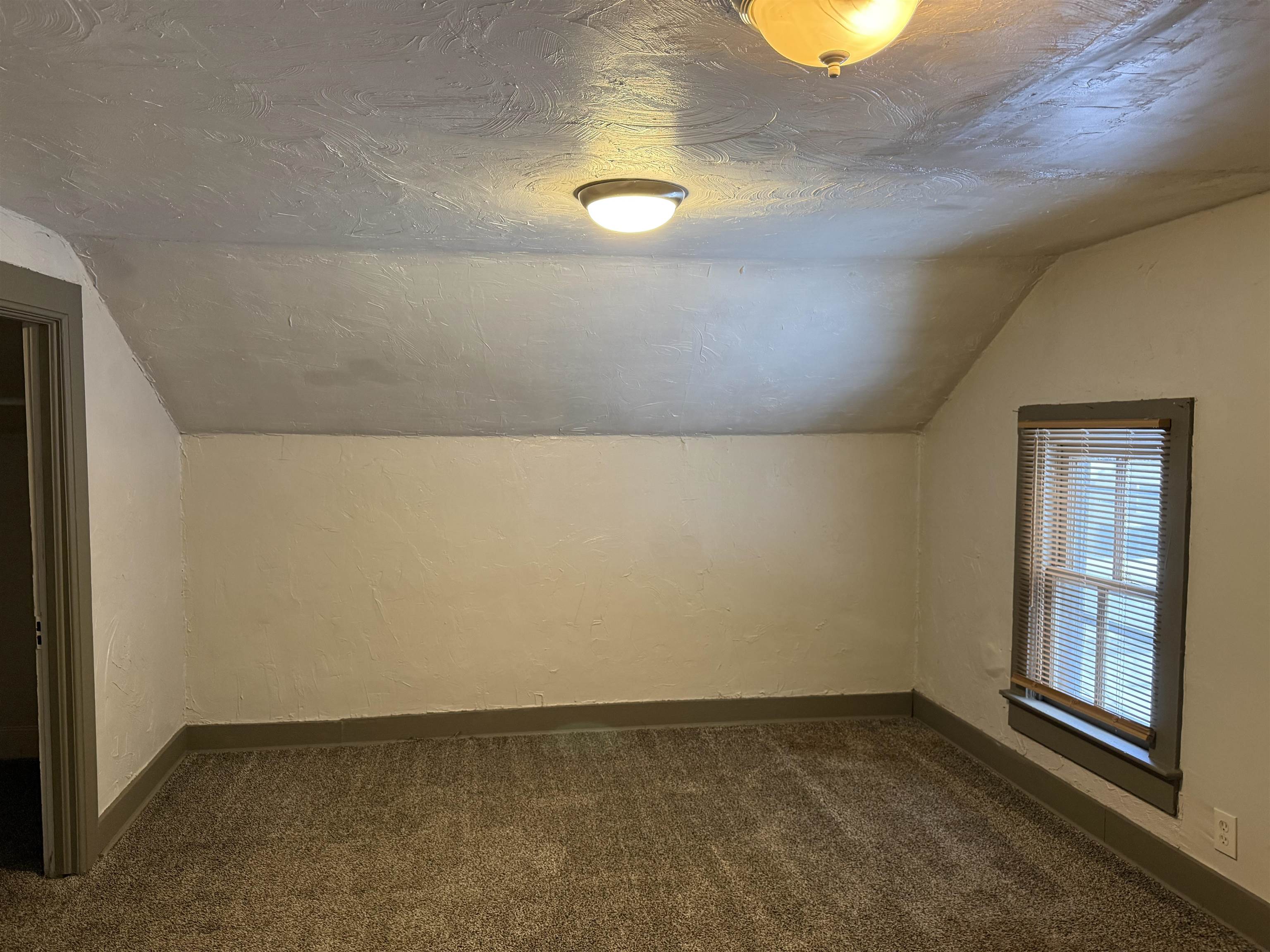 1400 Knapp Street Oshkosh, WI 54902 - Photo 9 of 12