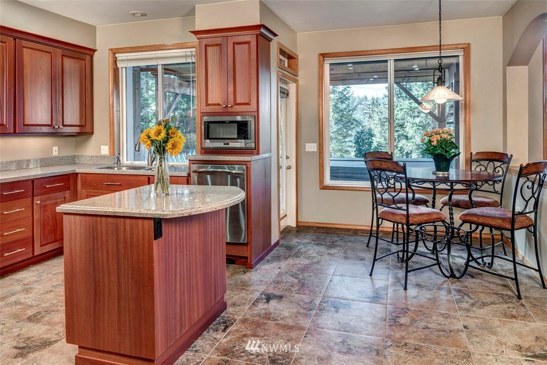 25505 Southeast Issaquah-Fall City Road Issaquah, WA 98029 - Photo 7 of 25 Gallery Image 7