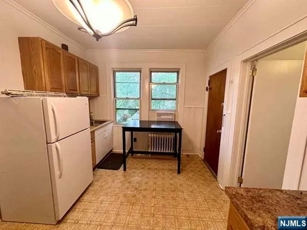 $2,400 | 4-6 Swaine Place, West Orange, NJ 07052