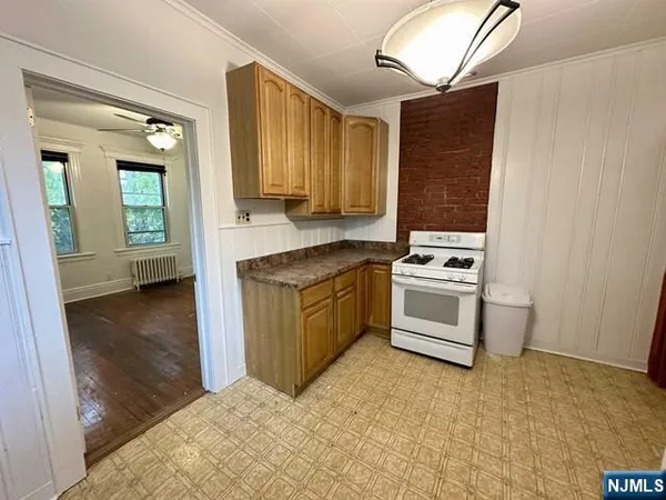 $2,400 | 4-6 Swaine Place, West Orange, NJ 07052