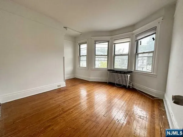 $2,400 | 4-6 Swaine Place, West Orange, NJ 07052