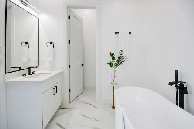 $3,600 | 1214 West 24th Street, Unit C, Houston, TX 77008