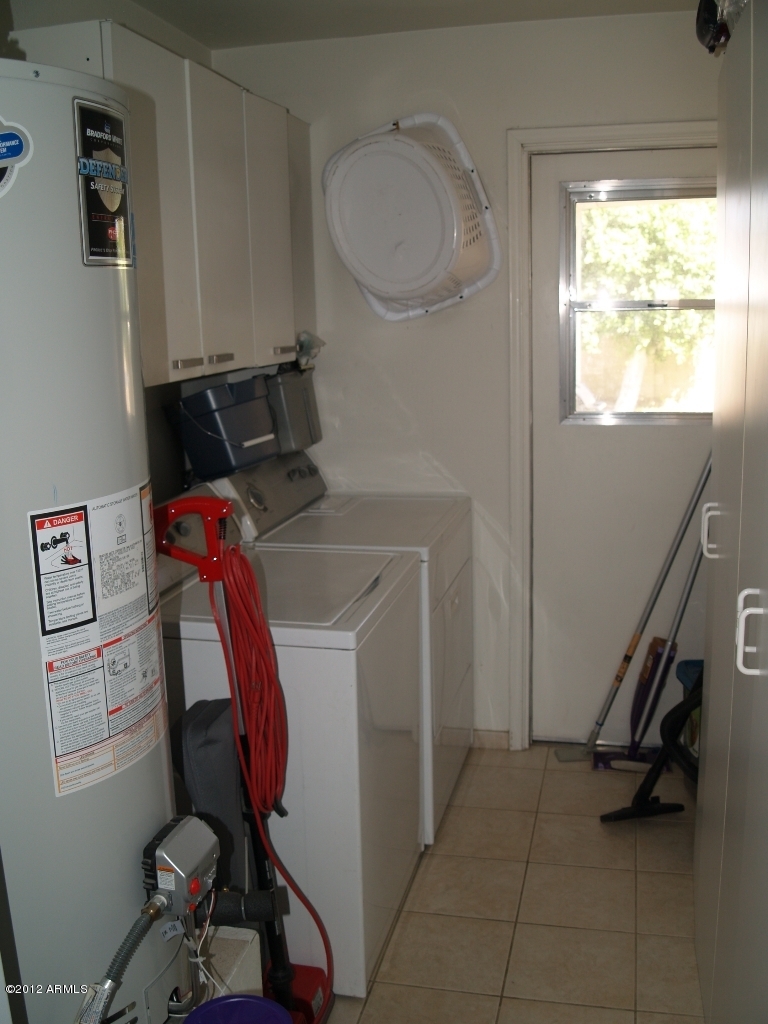 3826 West Dalphin Road Phoenix, AZ 85051 - Photo 18 of 22 Laundry