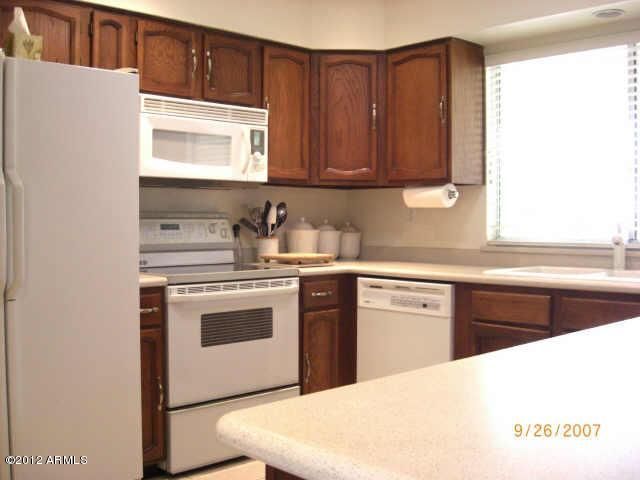 3826 West Dalphin Road Phoenix, AZ 85051 - Photo 4 of 22 Kitchen