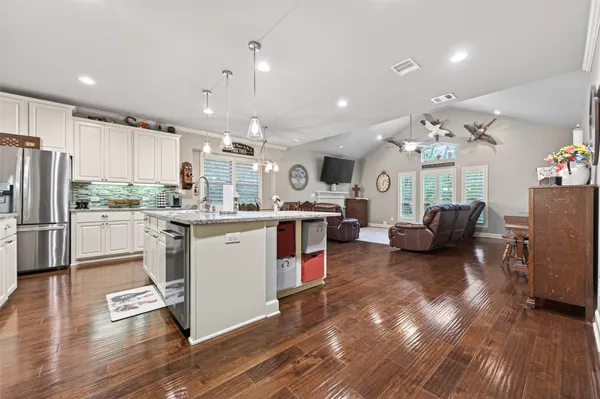 $649,900 | 225 Skipper Jack Drive, Montgomery, TX 77316