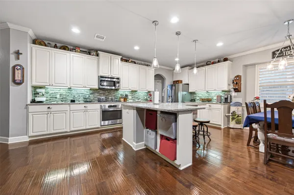 $649,900 | 225 Skipper Jack Drive, Montgomery, TX 77316
