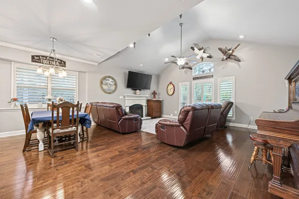 $649,900 | 225 Skipper Jack Drive, Montgomery, TX 77316