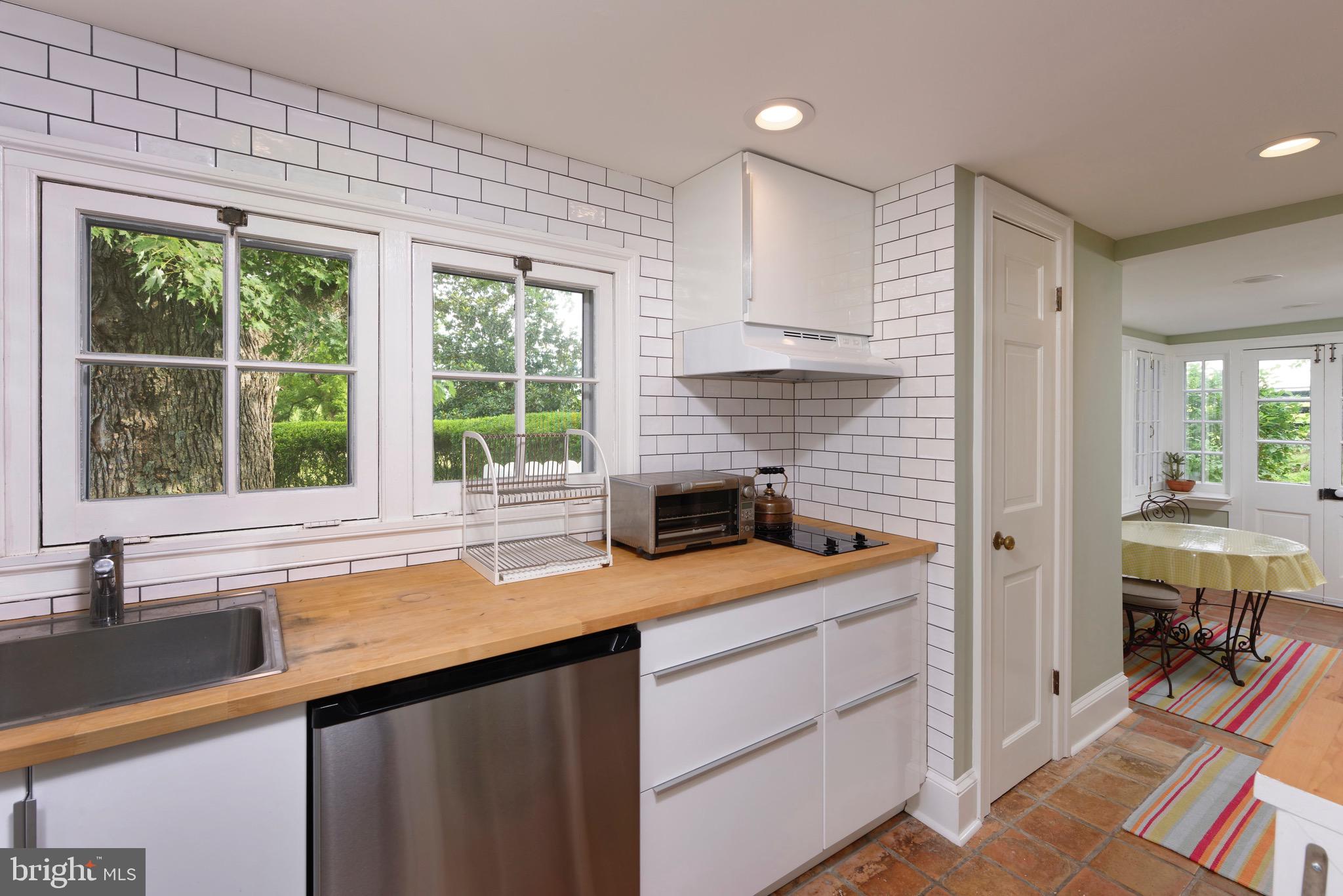 21896 Pot House Road Middleburg, VA 20117 - Photo 33 of 70 Kitchen with subway tile wall & unique cooktop