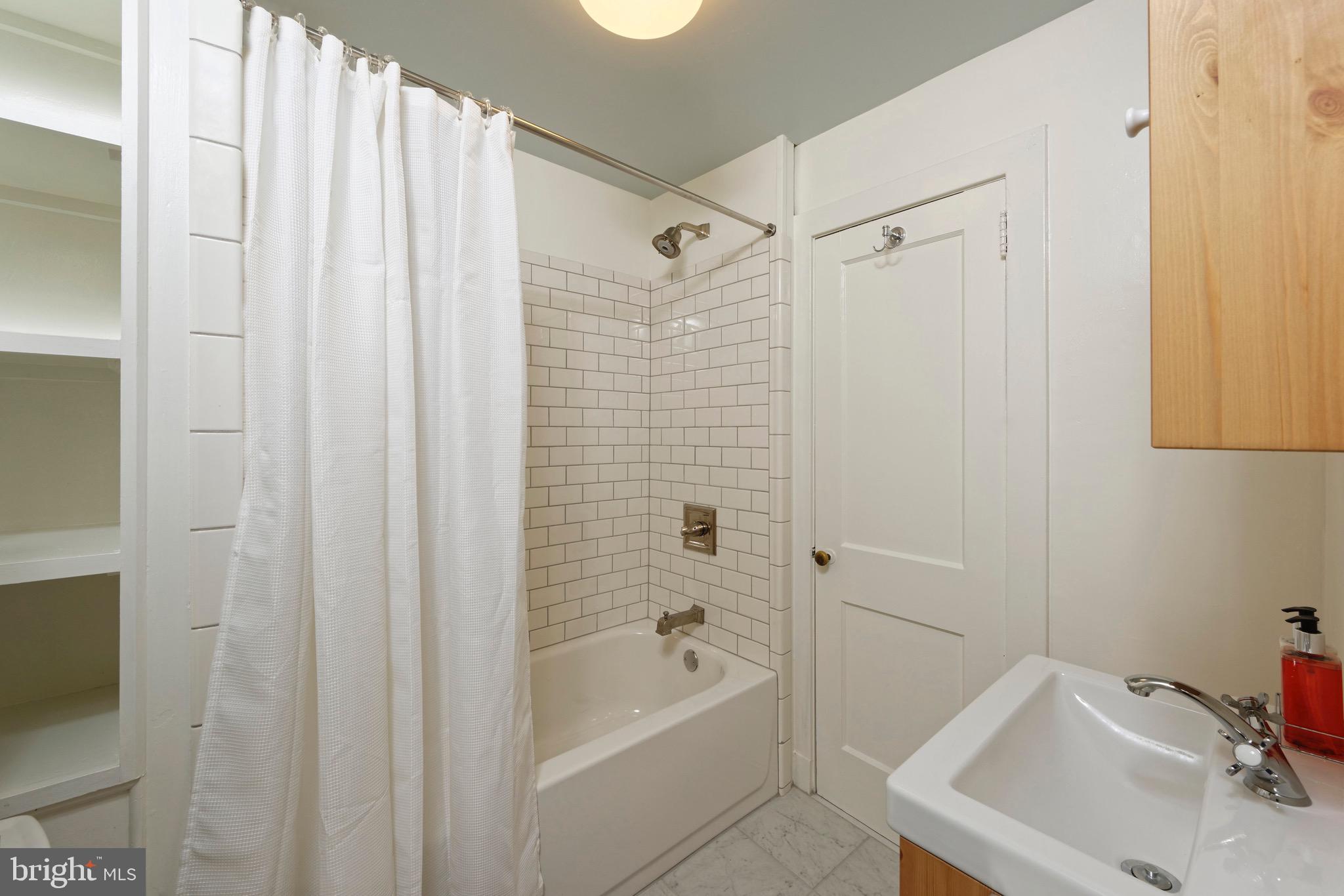 21896 Pot House Road Middleburg, VA 20117 - Photo 48 of 70 Renovated full bath