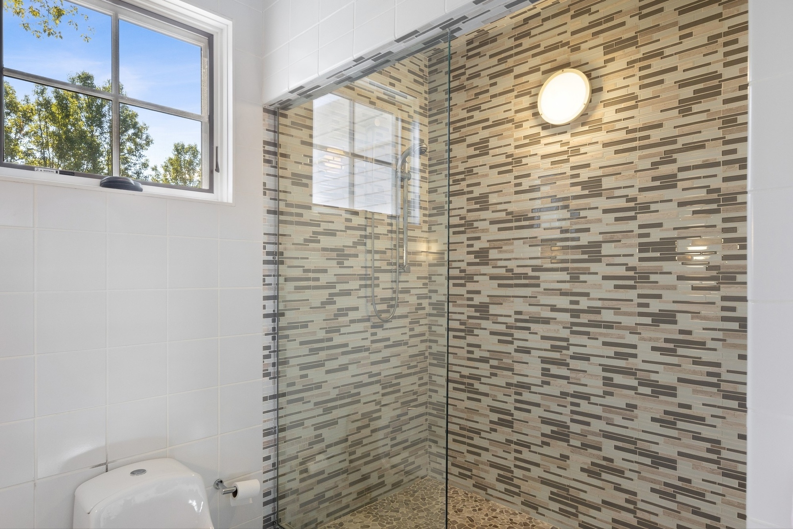 415 East Deerpath Road Lake Forest, IL 60045 - Photo 20 of 26 a bathroom with a toilet and a shower