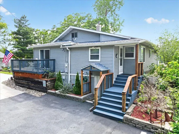 $749,900 | 79 Long Lake Road, Mahtomedi, MN 55115