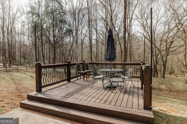 a view of backyard space