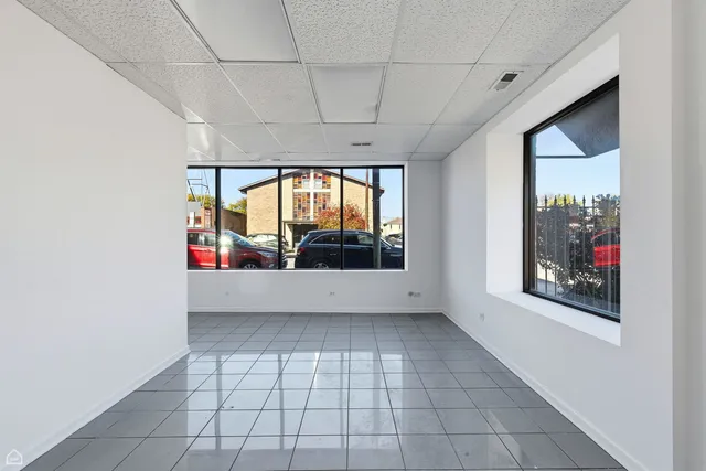 a view of a livingroom with an empty space