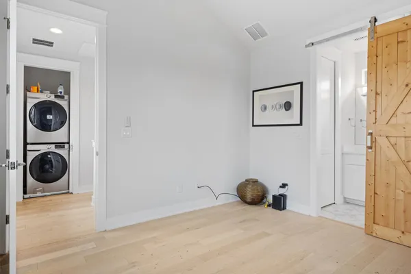 a view of a livingroom with washer and dryer