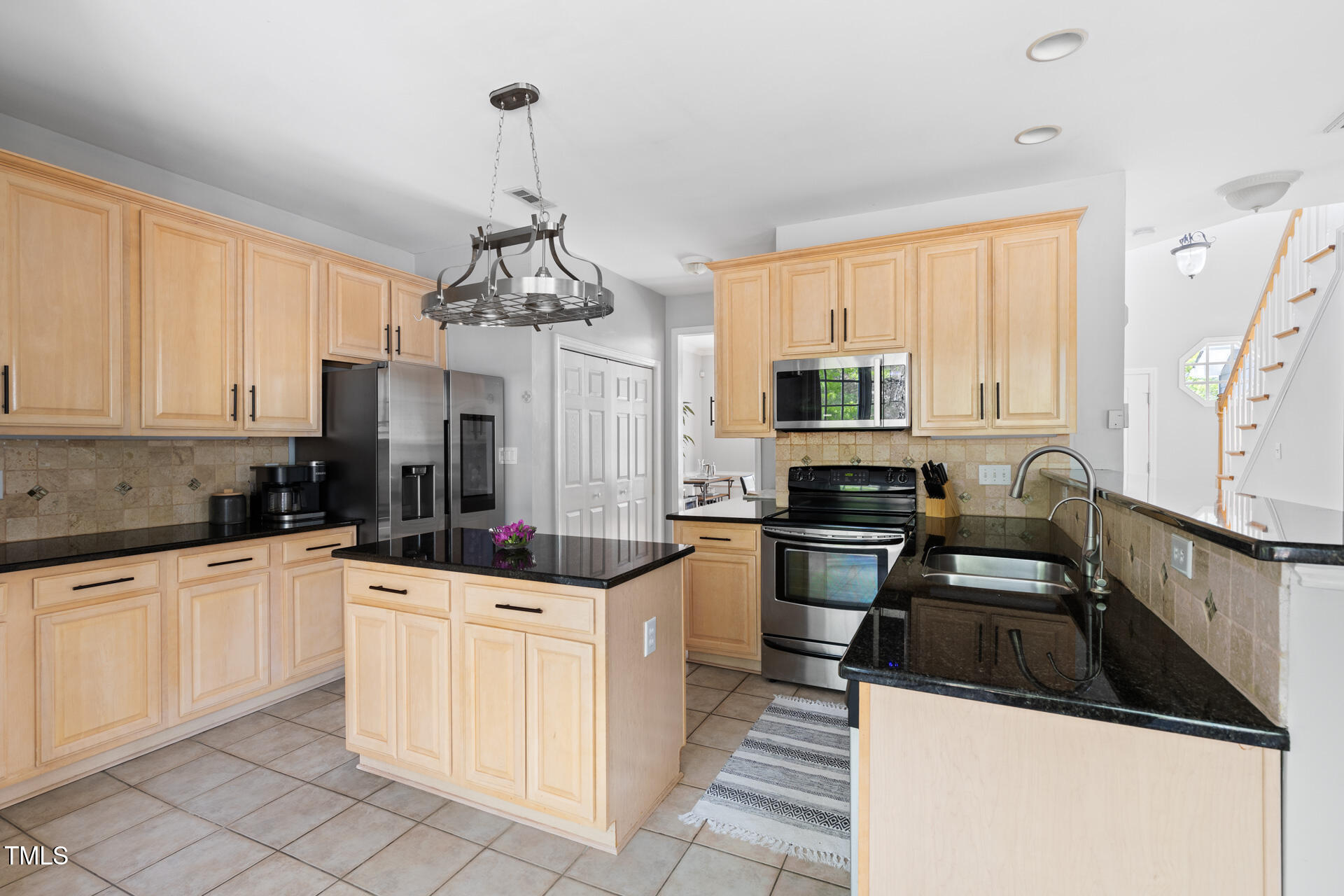 7 Wythebrook Lane Durham, NC 27713 - Photo 10 of 34 a kitchen with granite countertop a sink stove and cabinets