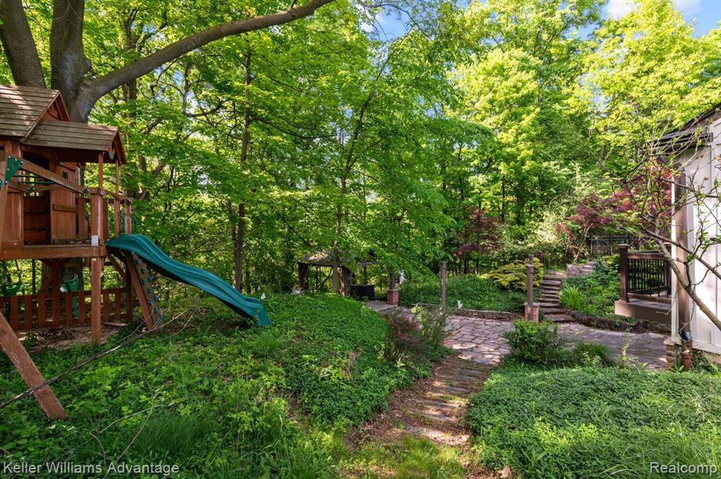 33770 Quaker Valley Road Farmington Hills, MI 48331 - Photo 29 of 31