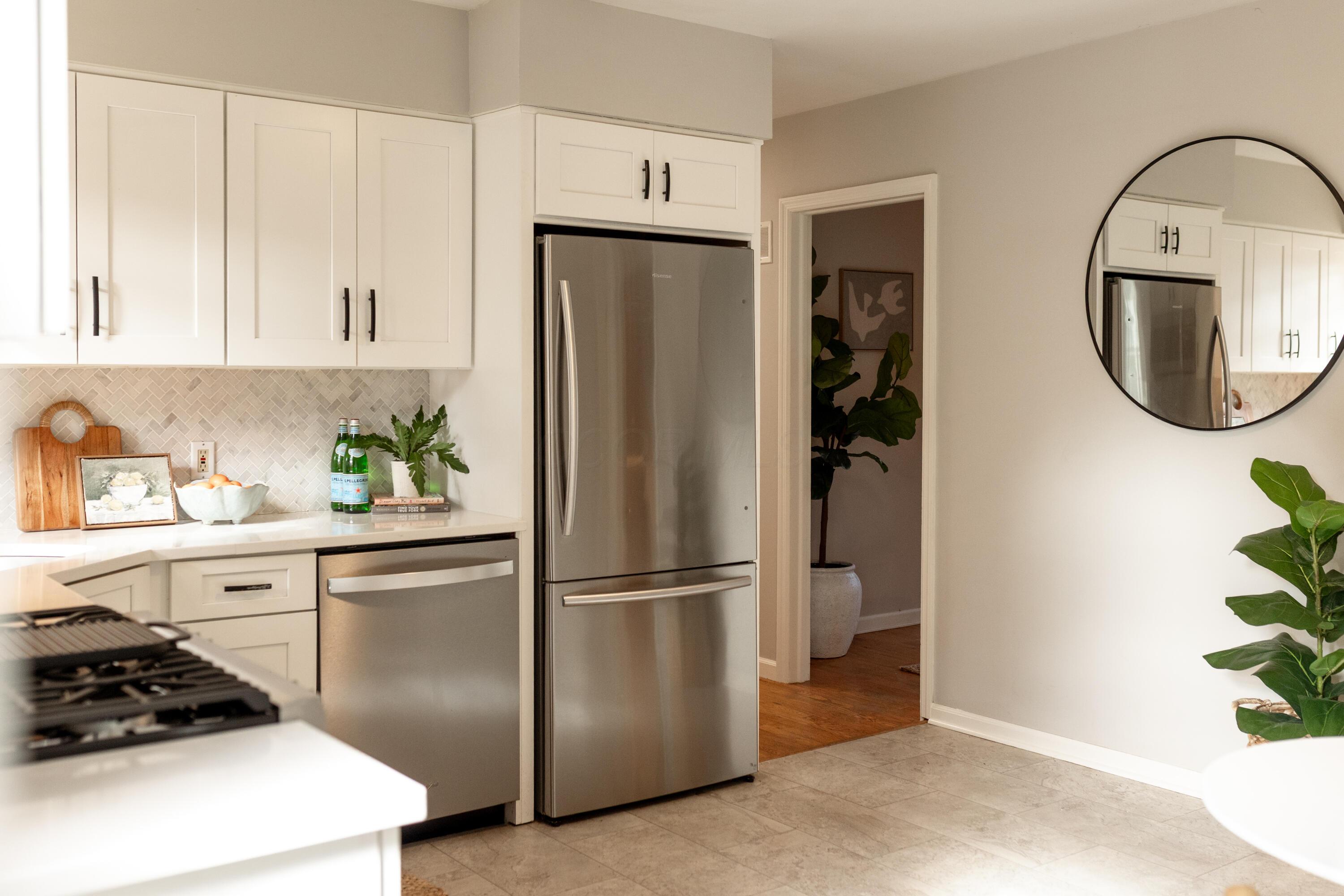 1631 Roxbury Road, Unit B3 Marble Cliff, OH 43212 - Photo 8 of 20 Kitchen