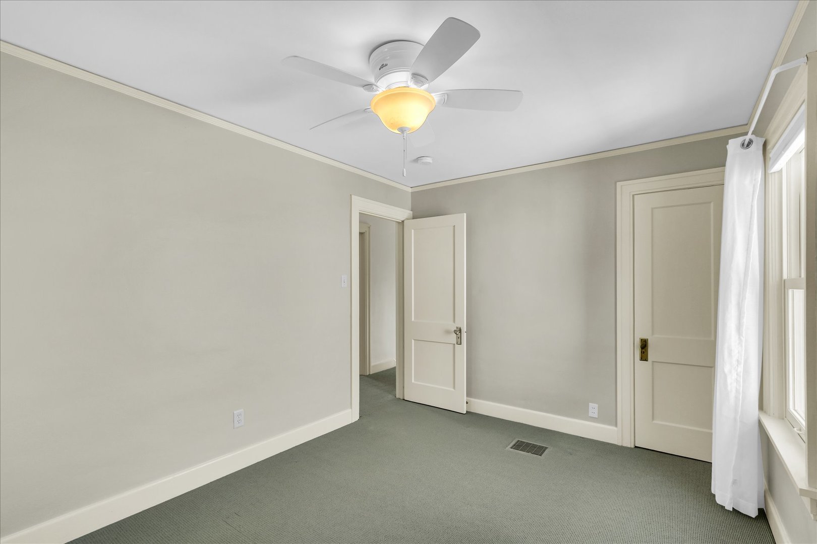 911 West Daniel Street Champaign, IL 61821 - Photo 28 of 44 a view of empty room