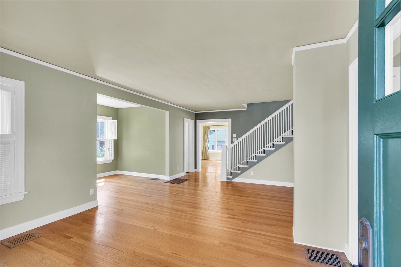 911 West Daniel Street Champaign, IL 61821 - Photo 6 of 44 a view of an entryway with wooden floor