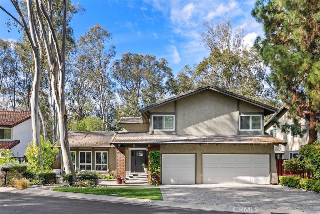 a view of a yard in front of a house