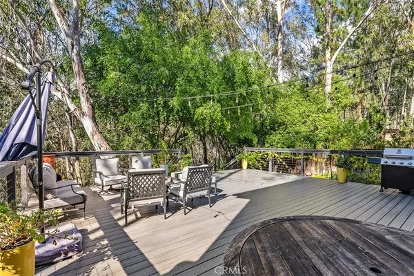a view of a pathway both side of yard
