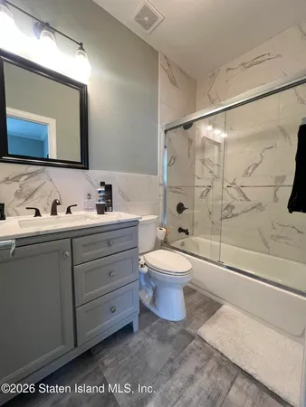 a view of entryway and hall