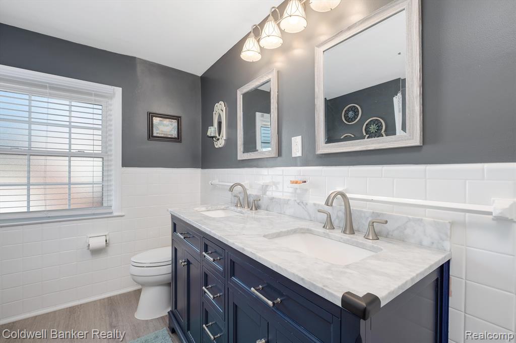 1585 Fairholme Road Grosse Pointe Woods, MI 48236 - Photo 18 of 28