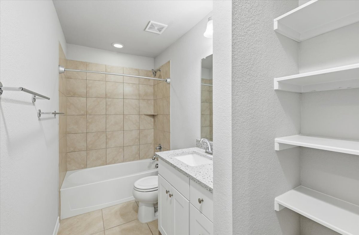 704 Aliso Trail Leander, TX 78641 - Photo 20 of 28 Full bathroom upstairs