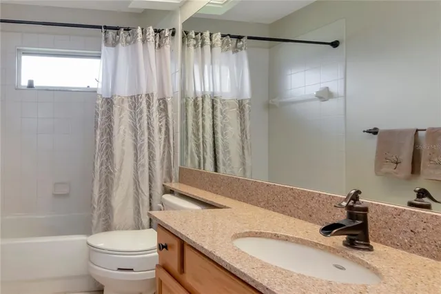 $725,000 | 5132 Whispering Leaf Trail, Valrico, FL 33596