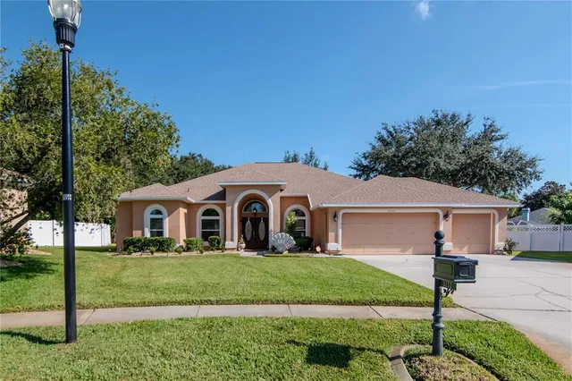 $725,000 | 5132 Whispering Leaf Trail, Valrico, FL 33596