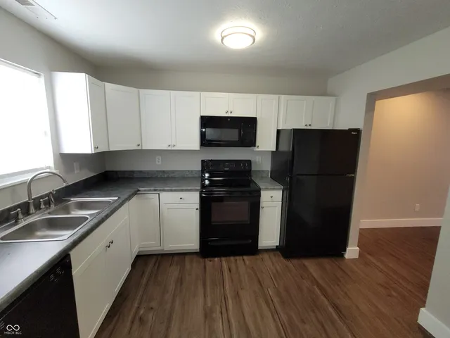 $1,250 | 144 East Center Drive, Mooresville, IN 46158