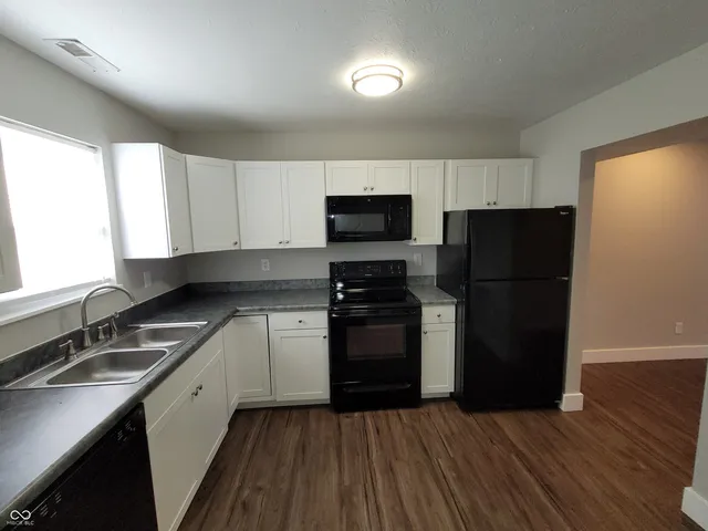 $1,250 | 144 East Center Drive, Mooresville, IN 46158