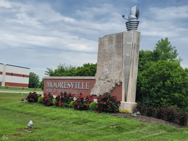 $1,250 | 144 East Center Drive, Mooresville, IN 46158