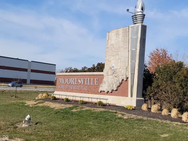 $1,250 | 144 East Center Drive, Mooresville, IN 46158