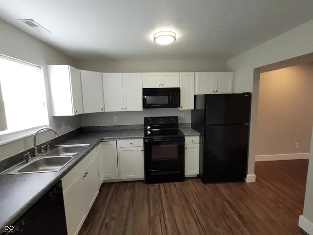 $1,250 | 144 East Center Drive, Mooresville, IN 46158