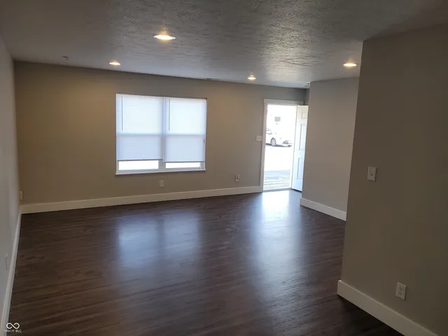 $1,250 | 144 East Center Drive, Mooresville, IN 46158